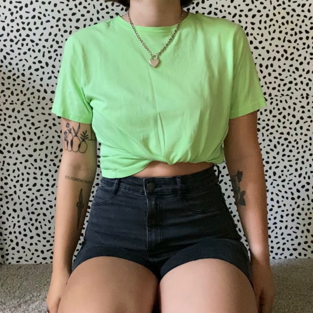 Neón green t shirt